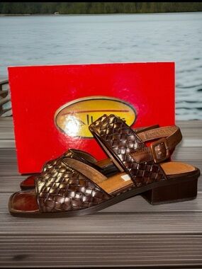 NWB. Talbots Vintage Croc Embossed Woven Brown Sandals , Women’s Size 6.5